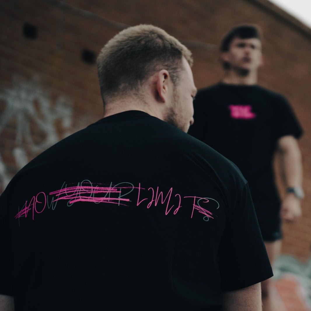 2 Men wearing THL Hybrid Tee